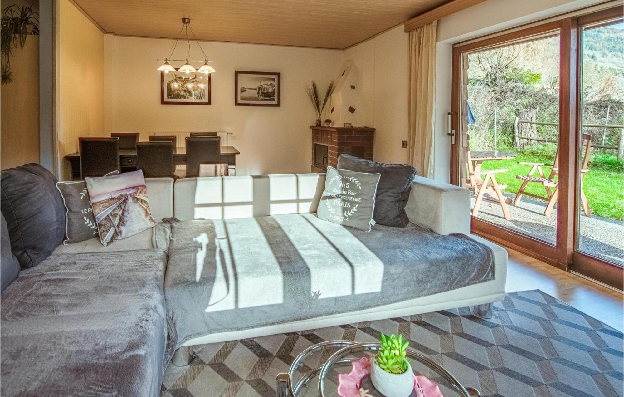 Charmantes Ferienhaus Peterdorf Bagian luar foto
